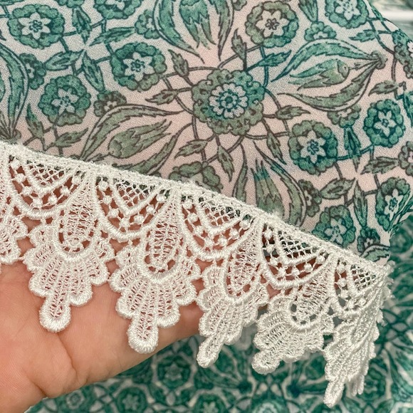 SHOW ME YOUR MUMU Chappell Top Lace Bell Sleeve Cropped Size Medium - Picture 6 of 9